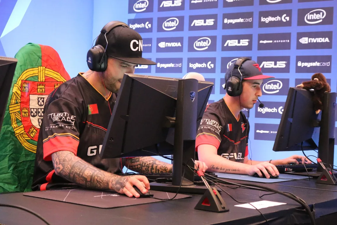 Fox и kioShiMa на ESL One Cologne 2016 | Фото: fragbite.se