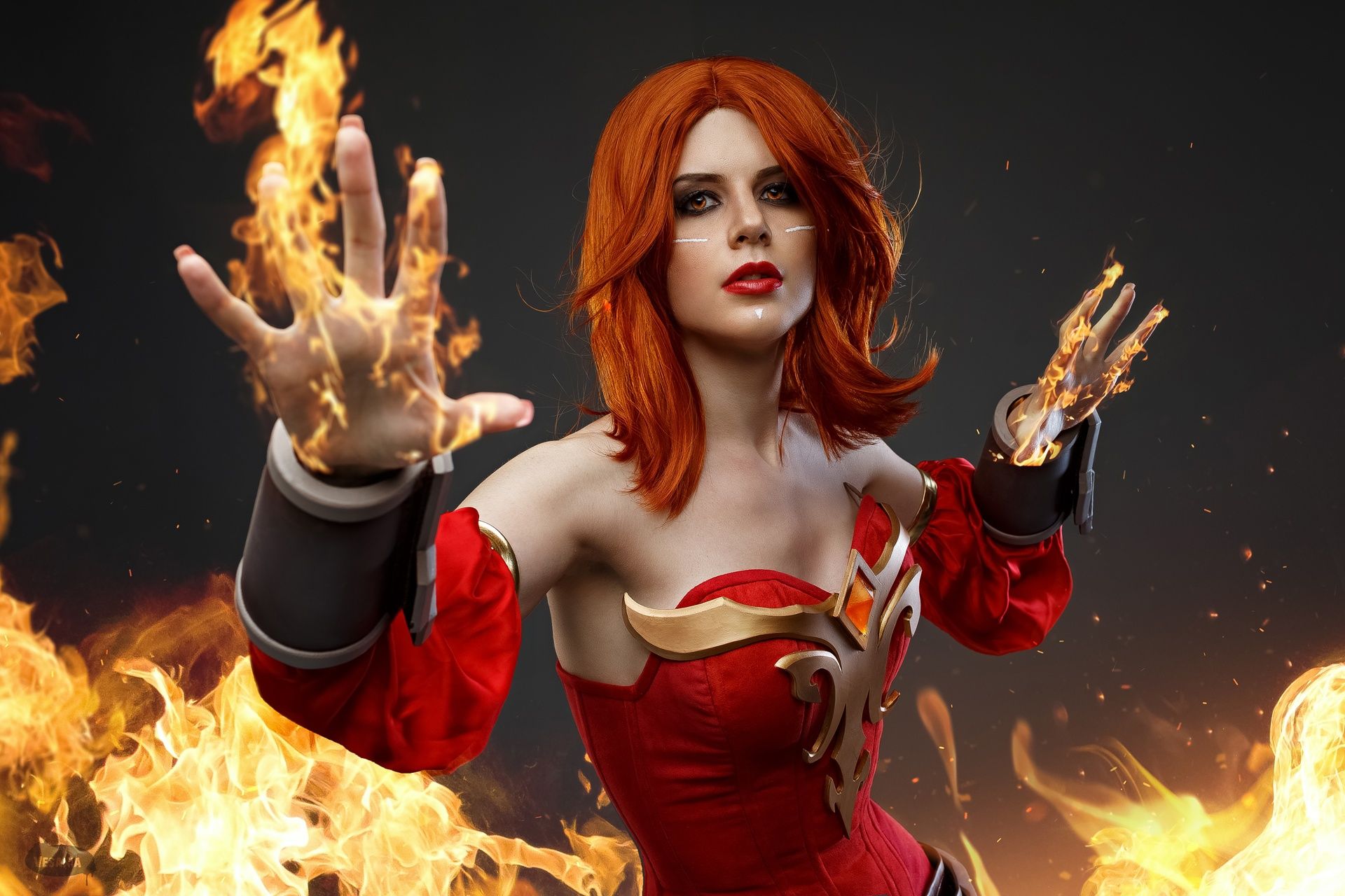 Косплей на Lina из Dota 2. Косплеер: Aneli. Фотограф: VESANIA. Источник: «ВКонтакте».