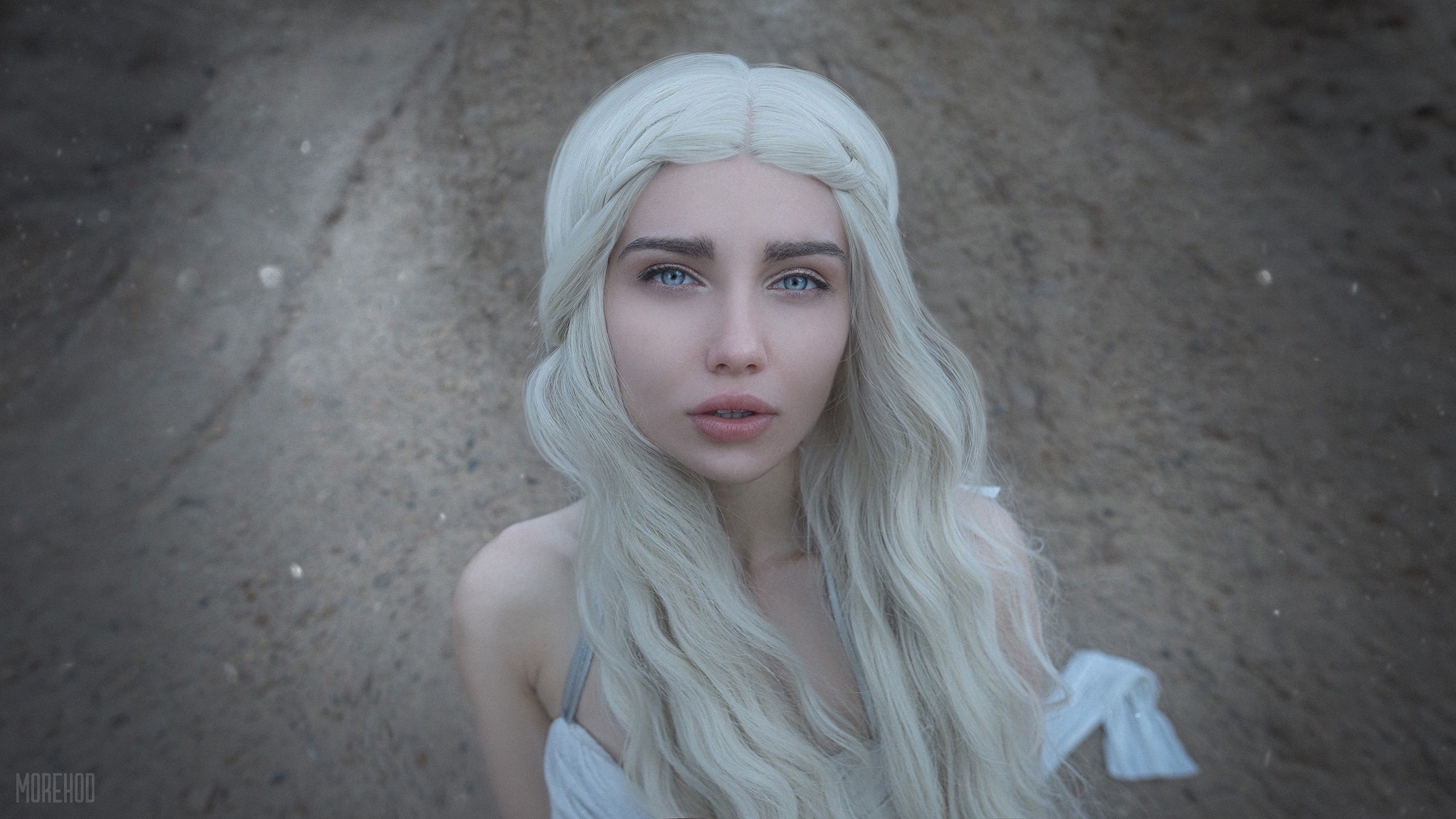 Косплей на Дейенерис Таргариен из «Игры престолов». Косплеер: LunnyChan. Фотограф: Мореход. Источник: vk.com/club226119501