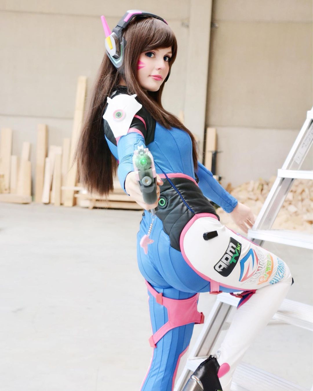 Косплей на D.Va от девушки из Германии NekoSchneko. Источник: instagram.com/enekocosplay