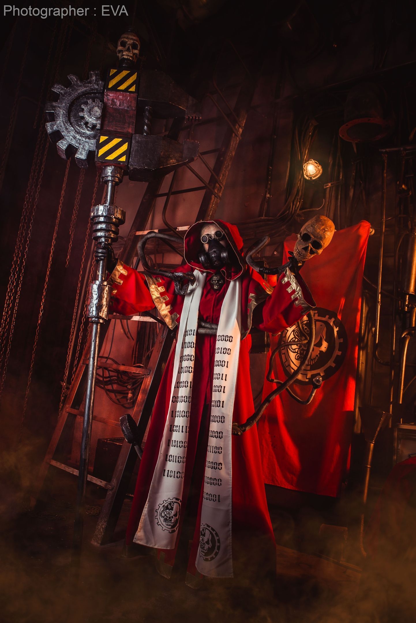 Косплей на Saint Silvana, Adeptus Mechanicus. Warhammer40000. Косплееры: Вrickus, Uchiha Madara, Dominion Terran. Источник: vk.com/eva_cosplay