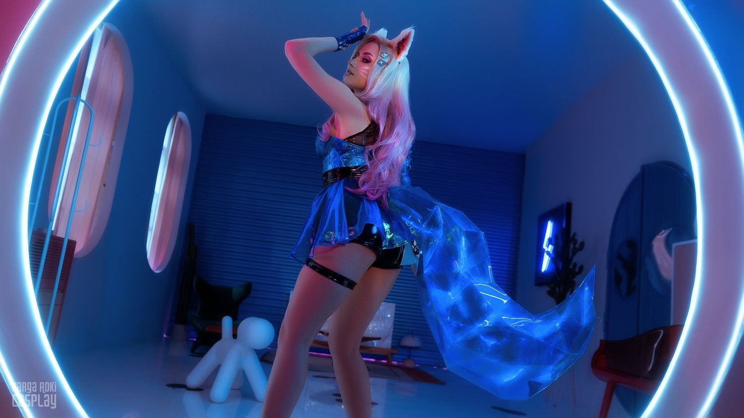 Косплей на Ahri из League of Legends. Образ певицы из группы K/DA. Косплеер: Наталья Narga Кочеткова. Фотограф: Фёкла Баклажанова. Источник: vk.com/lifestream_cosplay