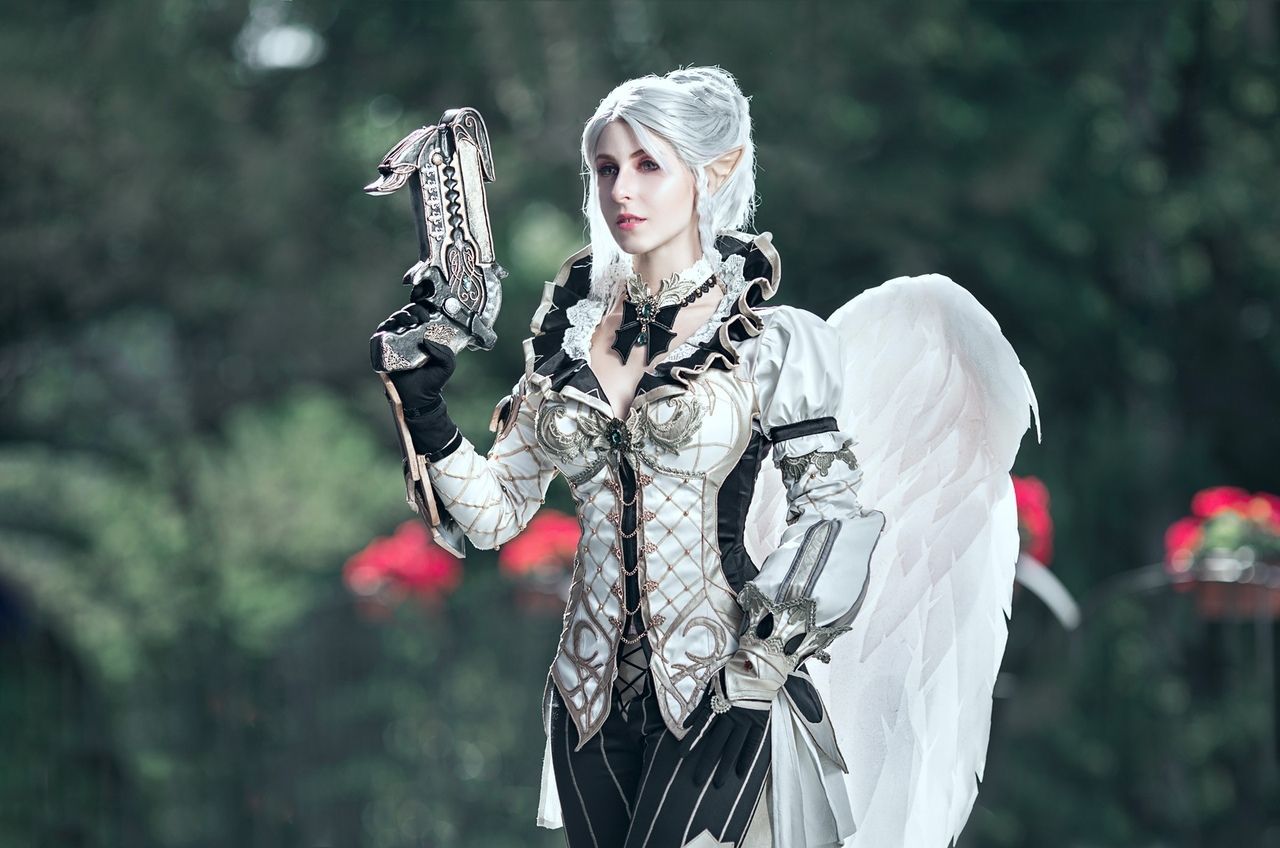 Косплей на камаэля из Lineage II. Модель: Роксолана Ридель. Источник: vk.com/roxolanacosplay