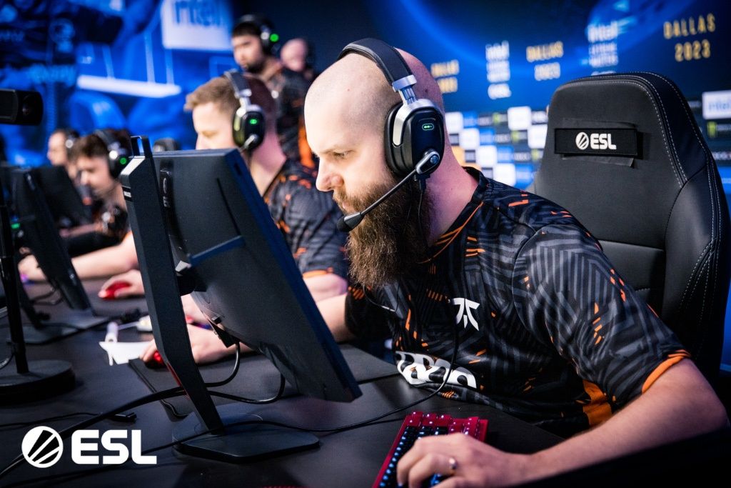 F0rest в качестве стендина Fnatic на IEM Dallas 2023 | Фото: Helena Kristiansson, ESL FACEIT Group