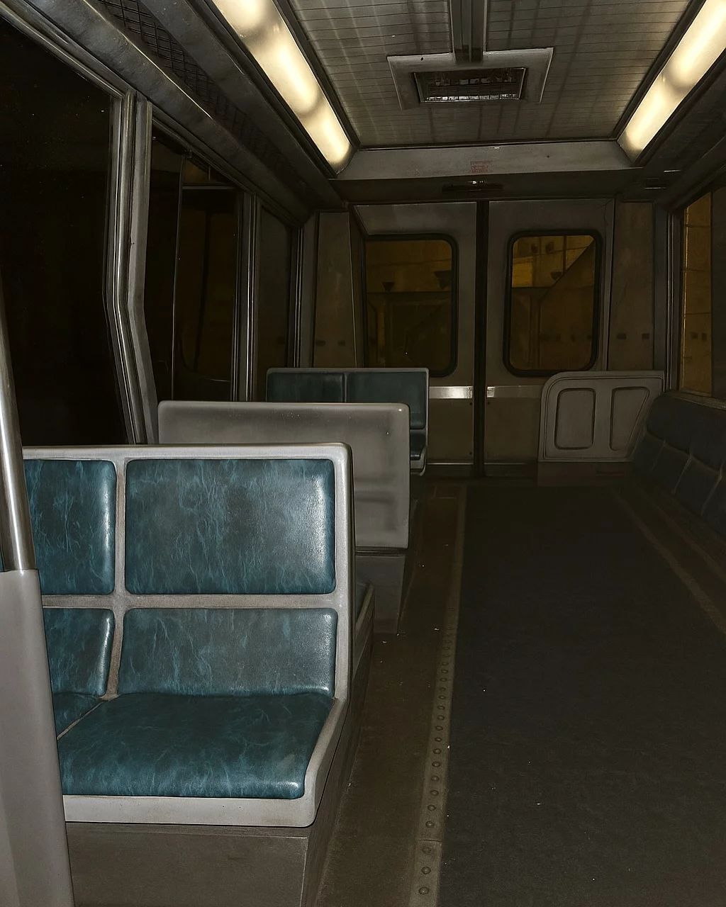Реалистичные кадры из Half-Life, созданные с помощью нейросети. Автор: catsoupai
