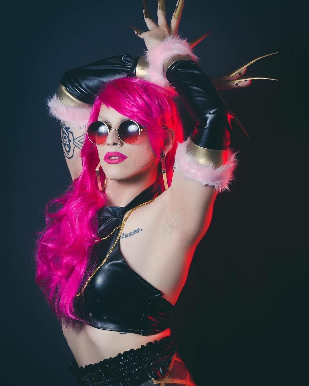 Косплей на Evelynn. Модель: Эстанислао Фернандес. Источник: instagram.com/dyhzy/