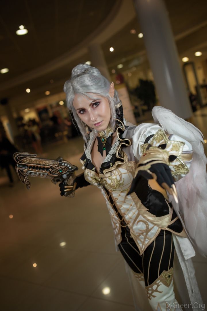 Косплей на камаэля из Lineage II. Модель: Роксолана Ридель. Источник: vk.com/roxolanacosplay