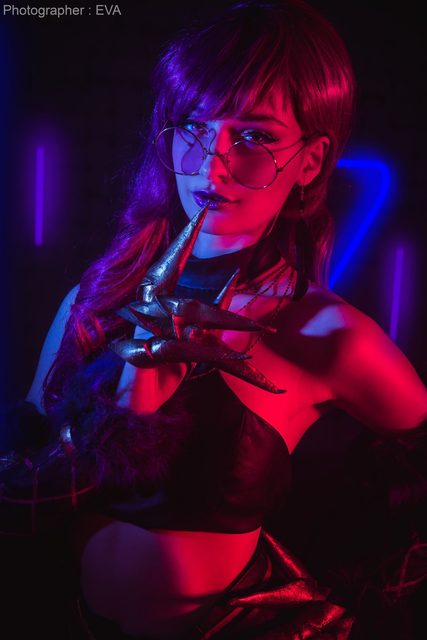 Косплей на Evelynn из K/DA. Фотограф: Ева Давыдова. Косплеер: Дарья Химэ. Источник: vk.com/eva_cosplay_photo