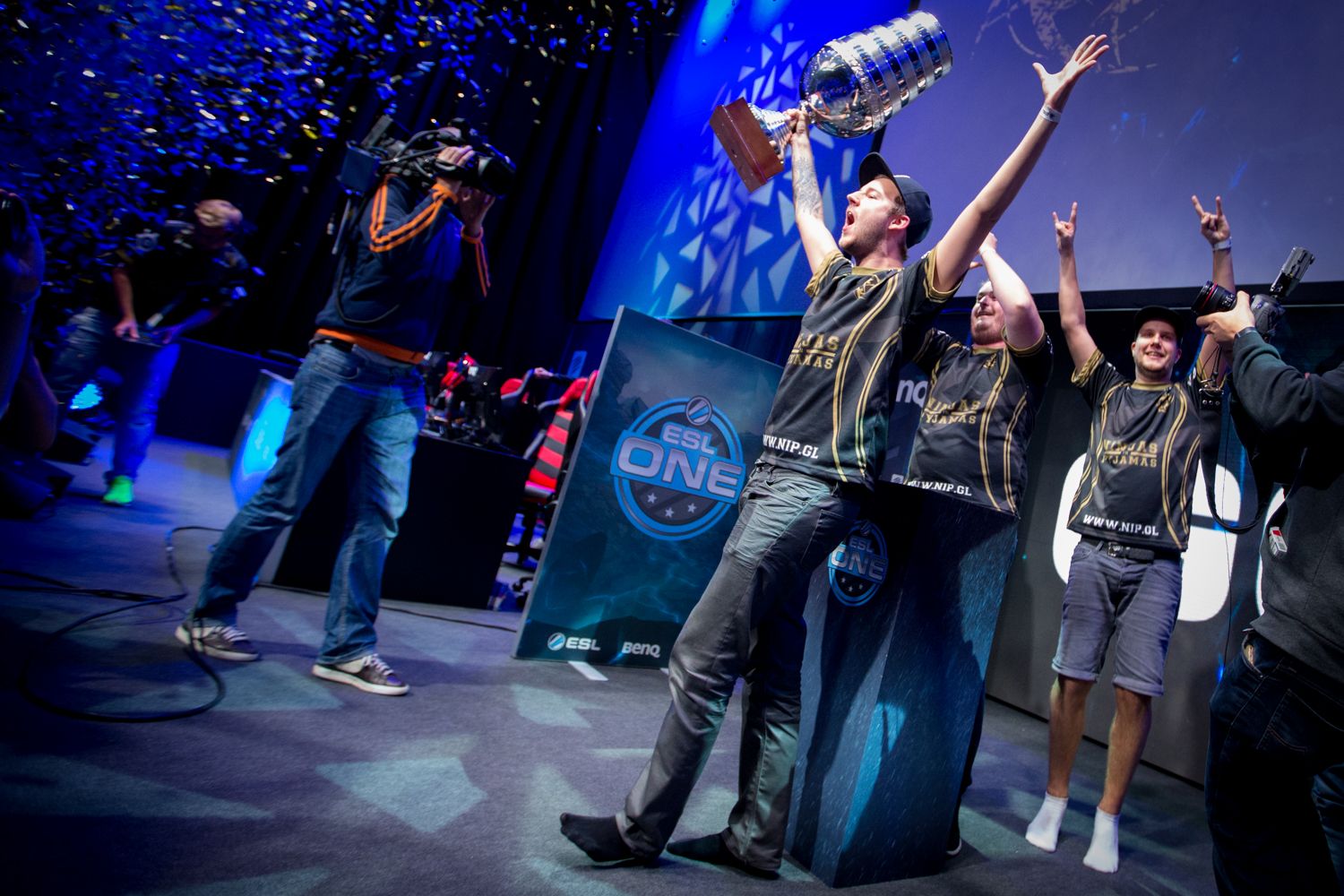 Fifflaren с кубком ESL One Cologne 2014
Источник: ESL