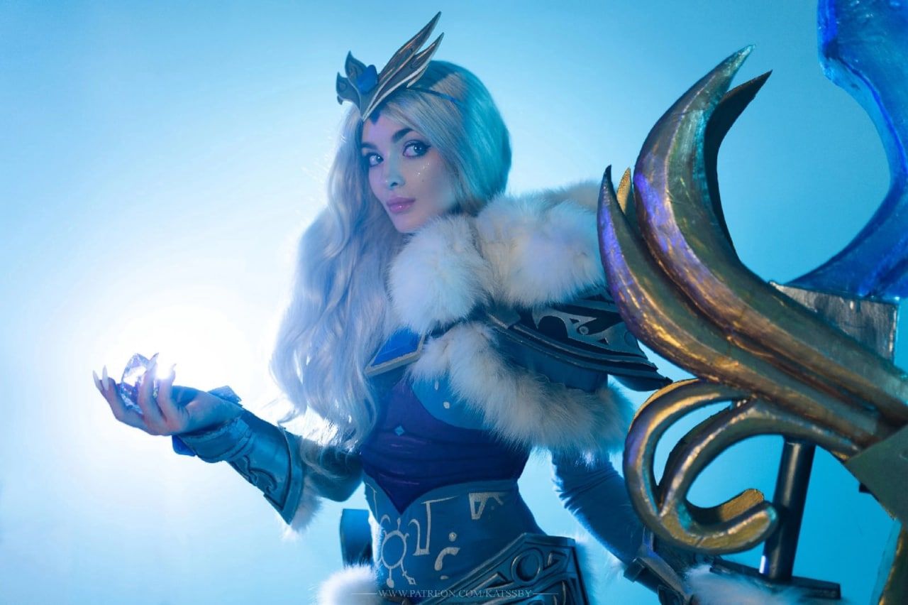 Косплей на Crystal Maiden из Dota 2. Косплеер: София Летяго. Фотограф: islen. Источник: vk.com/sansreve