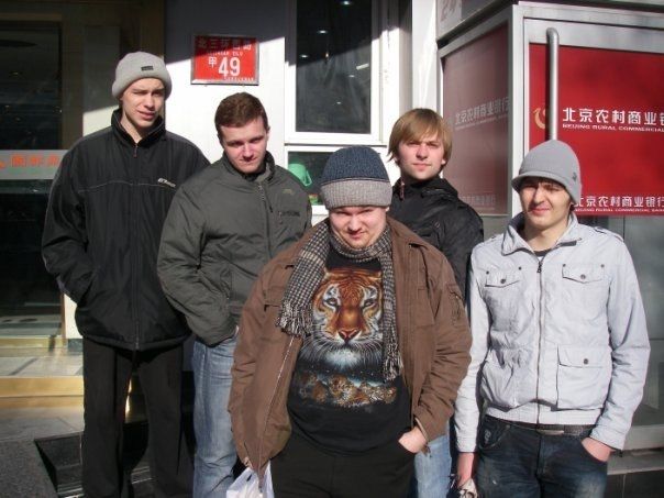 RoX.KIS на Alienware Dota League 2009. Слева направо: LightOfHeaven, Dread, Santa, NS, BeaSt