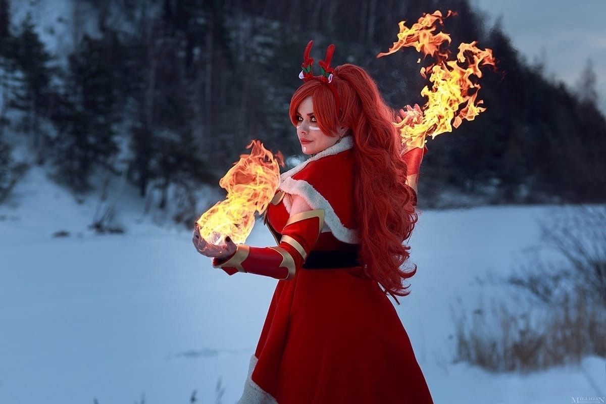 Новогодний косплей на Lina из Dota 2. Косплеер: Lunasha Cosplay