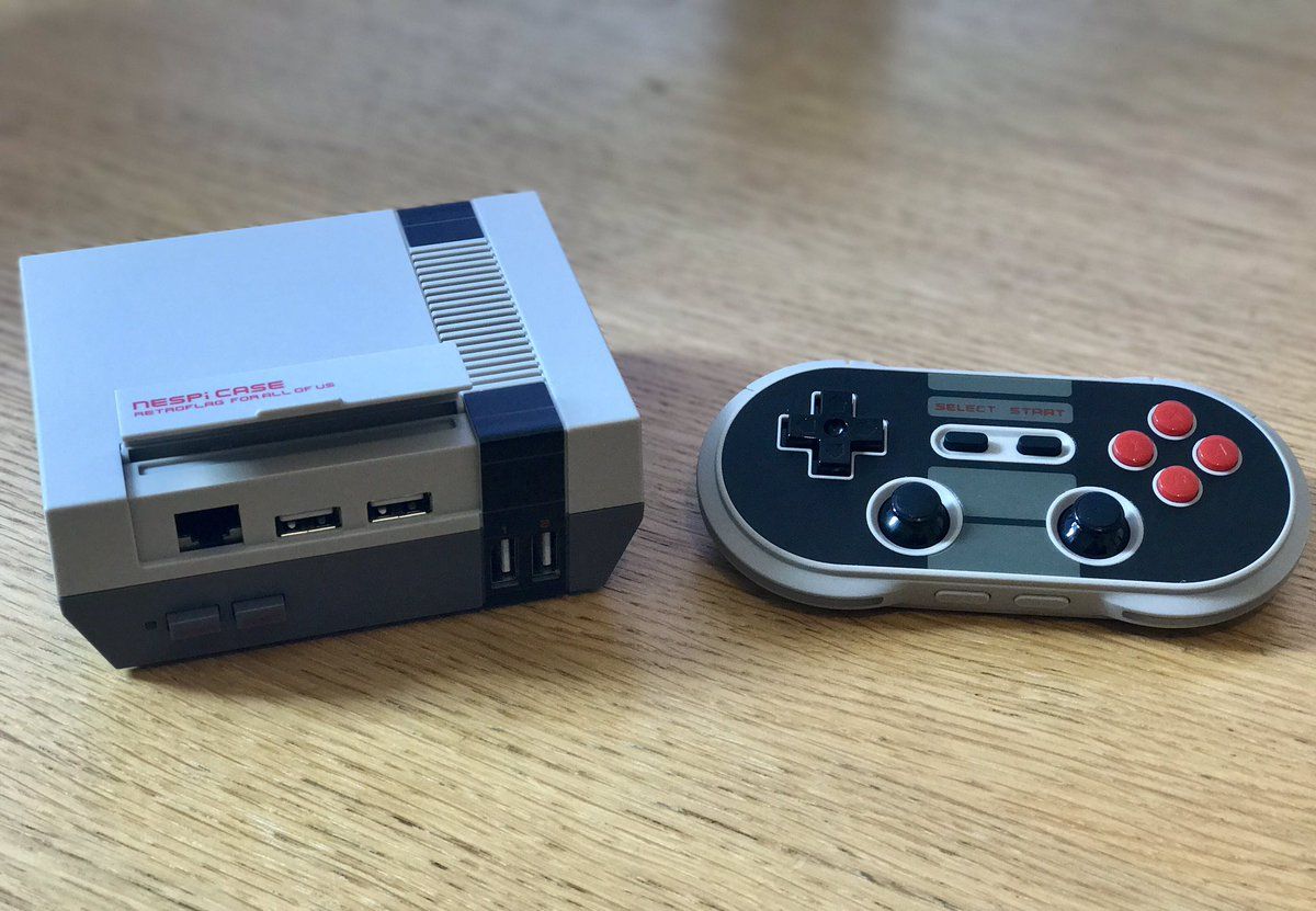 Корпус в стиле NES