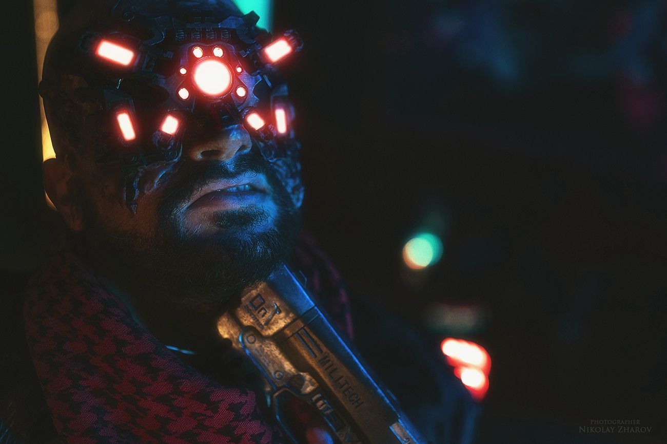 Косплей на Royce из Cyberpunk 2077. Косплеер: Александр Кузьменков. Фотограф: Николай Жаров. Источник: vk.com/nikolay_photogroup