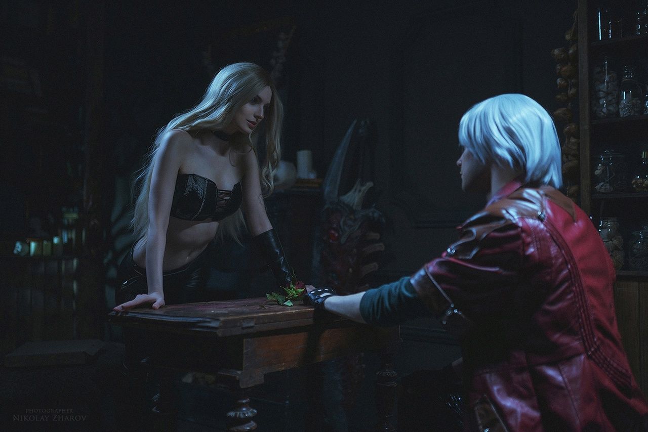 Косплей на Триш и Данте из Devil May Cry. Косплееры: Алиса Шпигель, Викентий Шевырин. Фотограф: Николай Жаров. Источник: vk.com/nikolay_photogroup