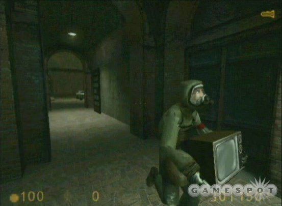 Первый скриншот из Half-Life 2, карта Get Your Free TVs! Источник: GameSpot