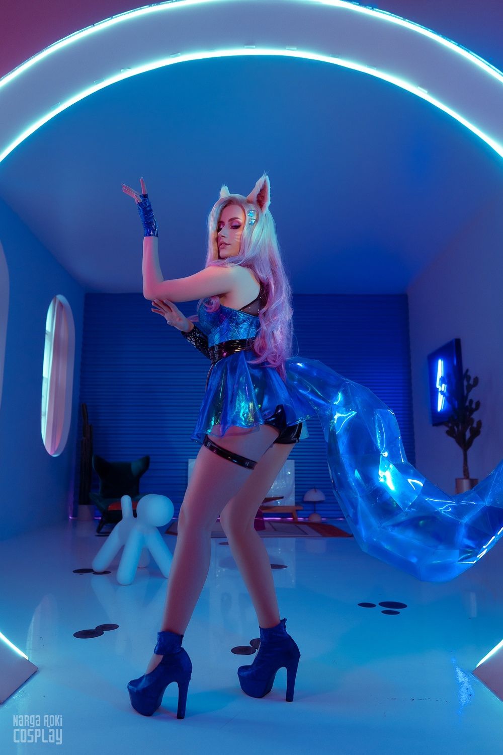 Косплей на Ahri из League of Legends. Образ певицы из группы K/DA. Косплеер: Наталья Narga Кочеткова. Фотограф: Фёкла Баклажанова. Источник: vk.com/lifestream_cosplay