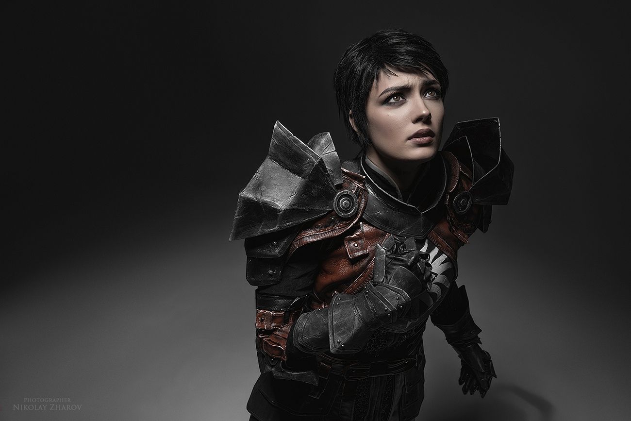 Косплей на Кассандру Пентагаст из Dragon Age II. Косплеер: Dark Incognito. Фотограф: Николай Жаров. Источник: vk.com/nikolay_photogroup