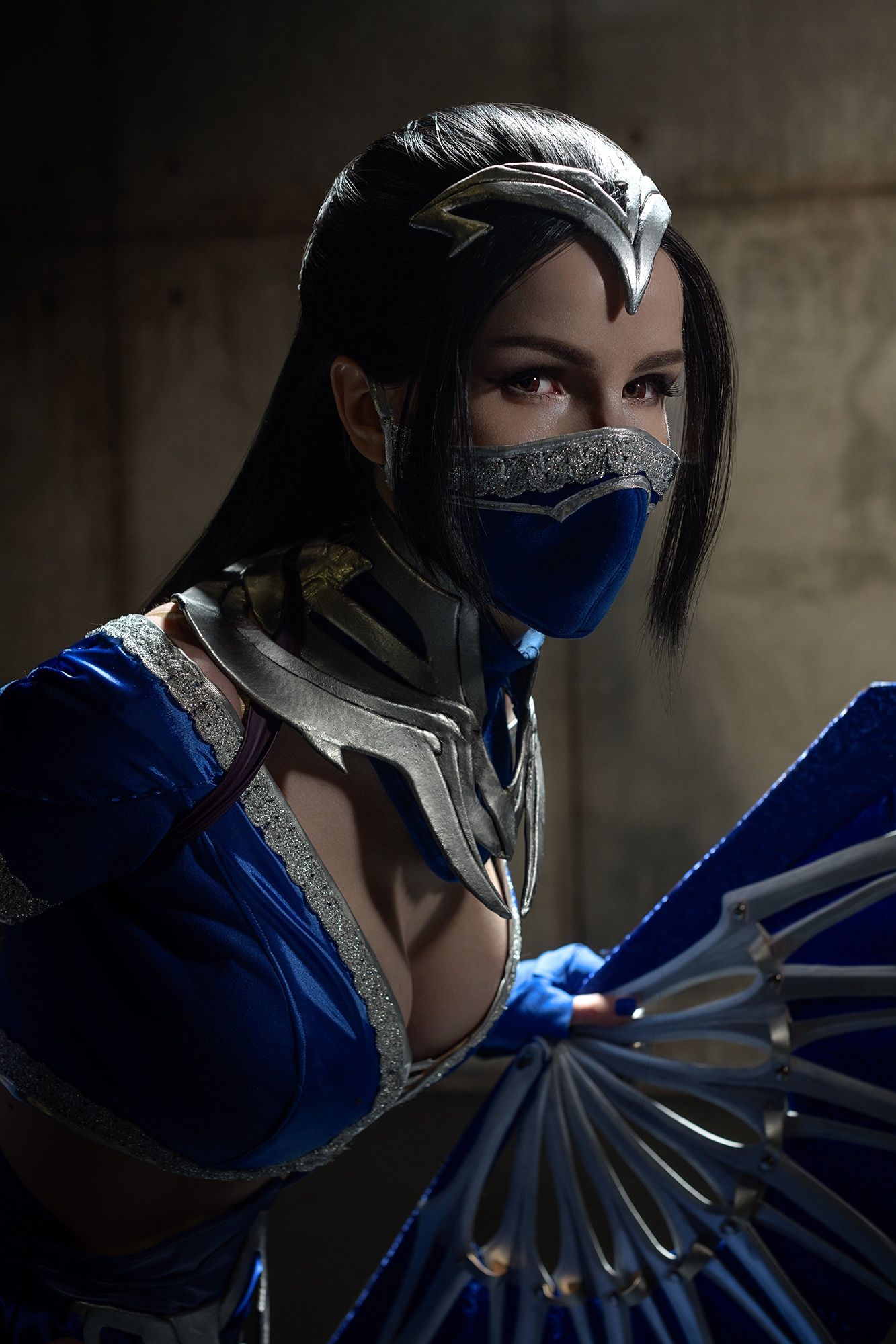 Косплей на Китану из Mortal Kombat. Косплеер: Kitana. Фотограф: makks • tobi. Источник: vk.com/kitanasherwarcos