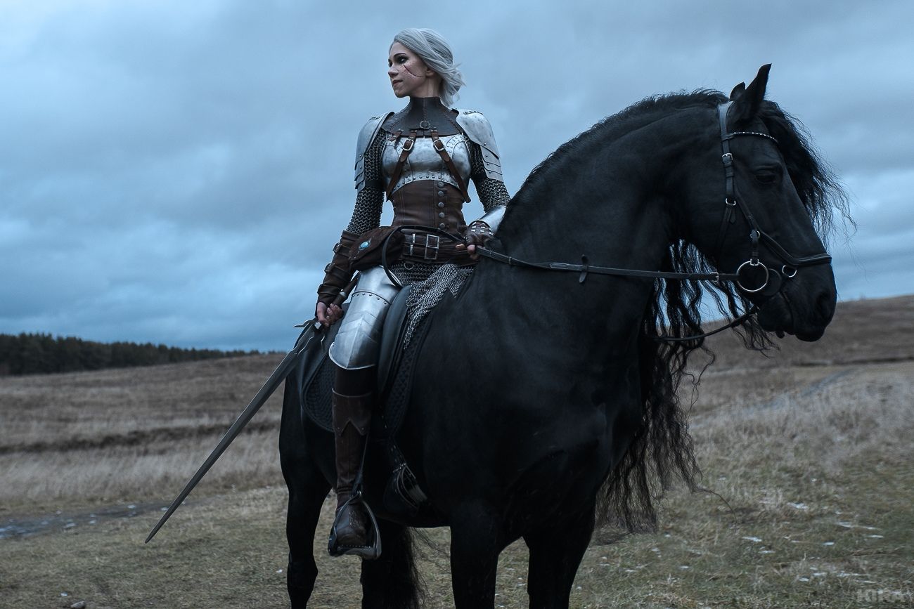 Косплей на Цири из The Witcher 3: Wild Hunt. Косплеер: Ольга Хаку. Фотограф: Кира Митенкова. Источник: https://vk.com/frau_haku