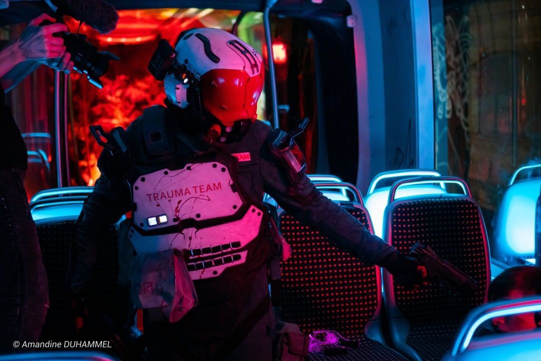 Косплей на Trauma Team Soldier из Cyberpunk 2077. Модель: Props It Yourself. Источник: instagram.com/propsityourself