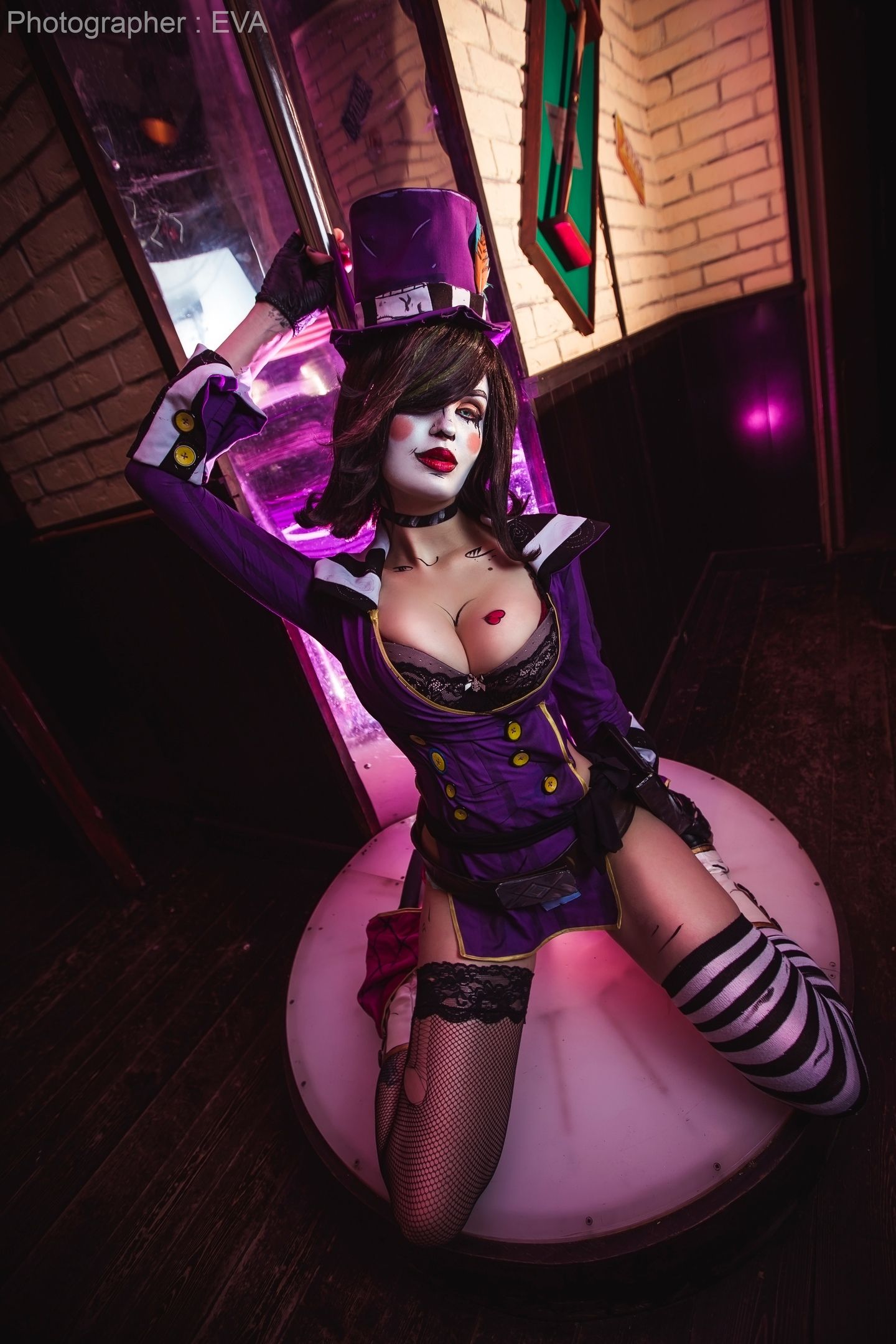 Косплей на Moxxi. Косплеер: Мария Фомина. Фотограф: Ева Давыдова. Источник: vk.com/eva_cosplay_photo