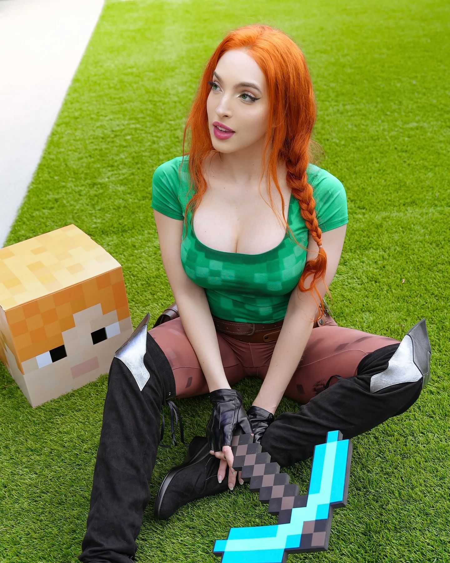 Косплей на Алекс из Minecraft. Модель Брианна Торрес. Источник: reddit.com/r/missbri