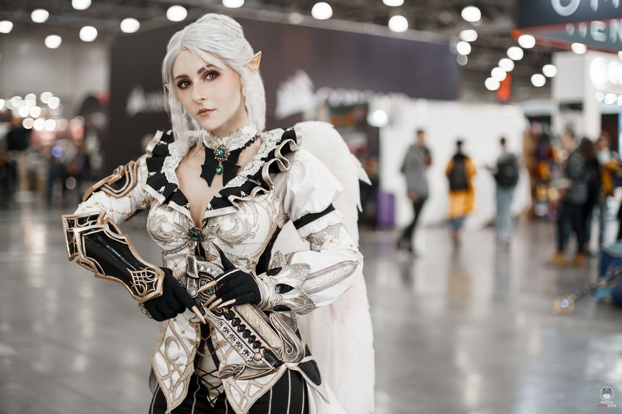 Косплей на камаэля из Lineage II. Модель: Роксолана Ридель. Источник: vk.com/roxolanacosplay