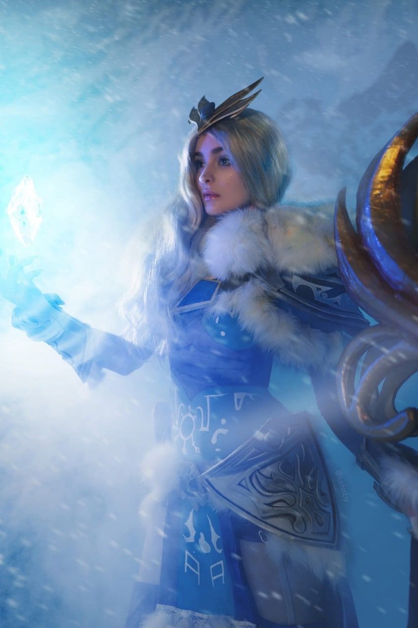 Косплей на Crystal Maiden из Dota 2. Косплеер: София Летяго. Фотограф: islen. Источник: vk.com/sansreve