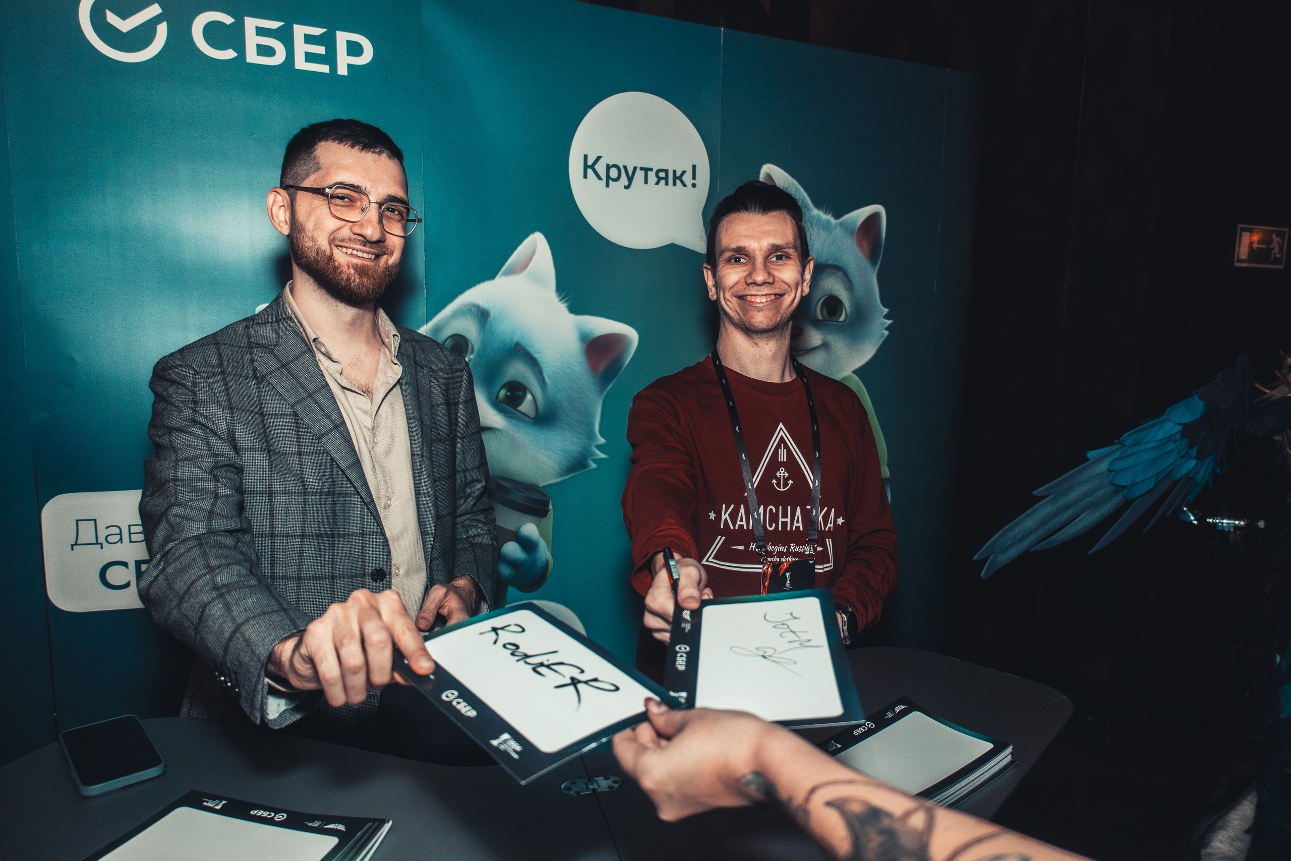Автограф-сессия RodjER и JotM на Открытых киберспортивных играх