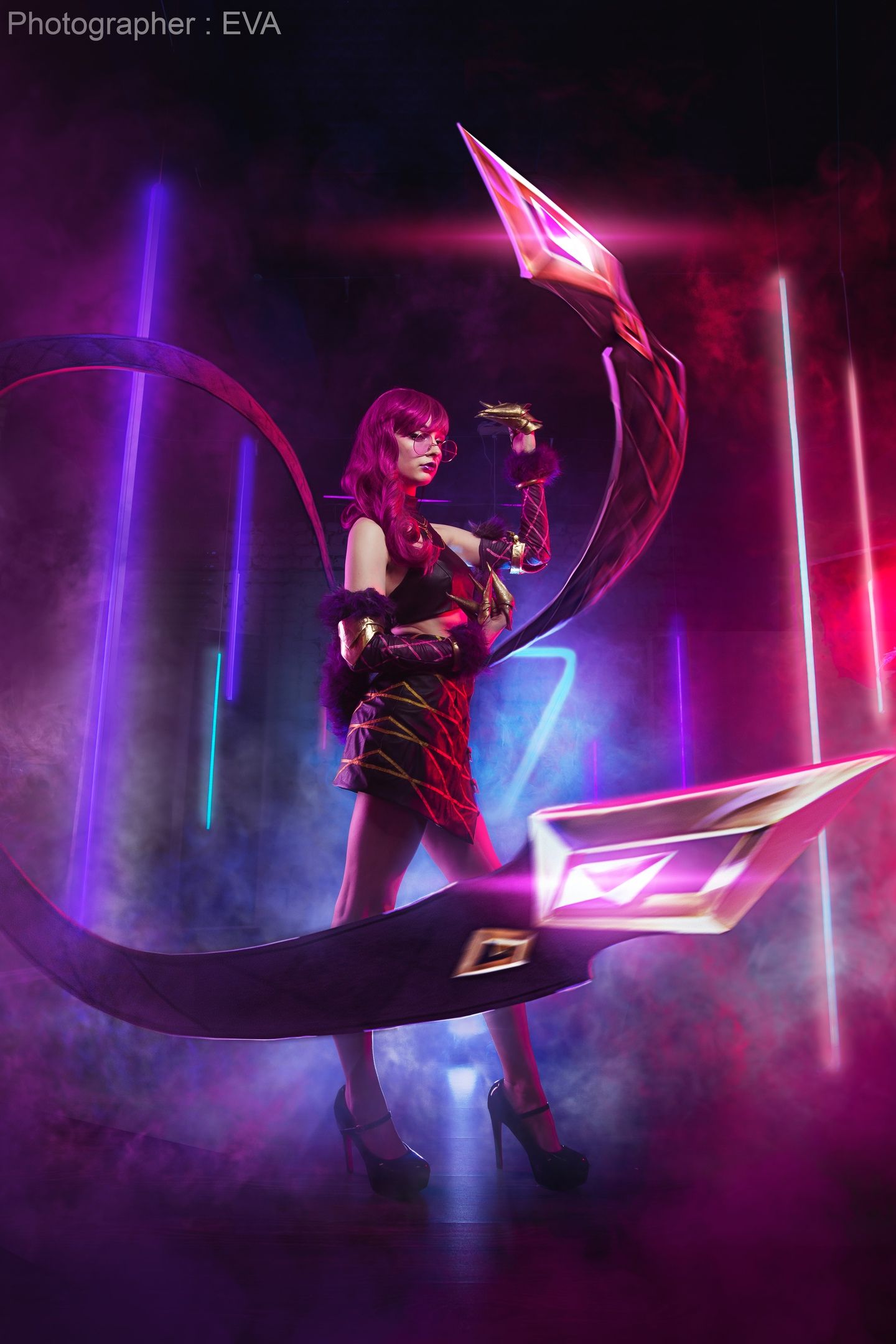 Косплей на Evelynn из K/DA. Фотограф: Ева Давыдова. Косплеер: Дарья Химэ. Источник: vk.com/eva_cosplay_photo