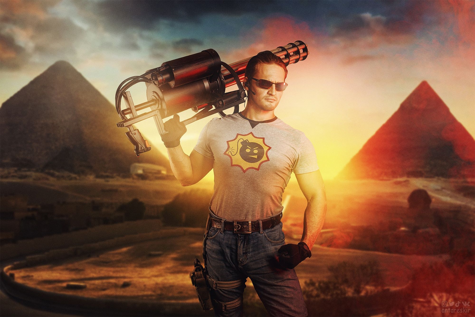 Мужской косплей на Сэма Стоуна из Serious Sam 3: BFE. Косплеер: Кирилл Подскрёбкин. Фотограф: Евгений Накрышский. Источник: vk.com/antareskir