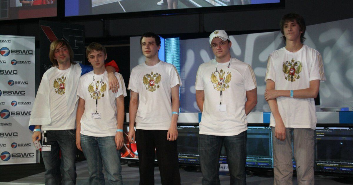 DTS на ESWC 2010. Слева направо: NS, ArtStyle, LightOfHeaven, Dread, Dendi