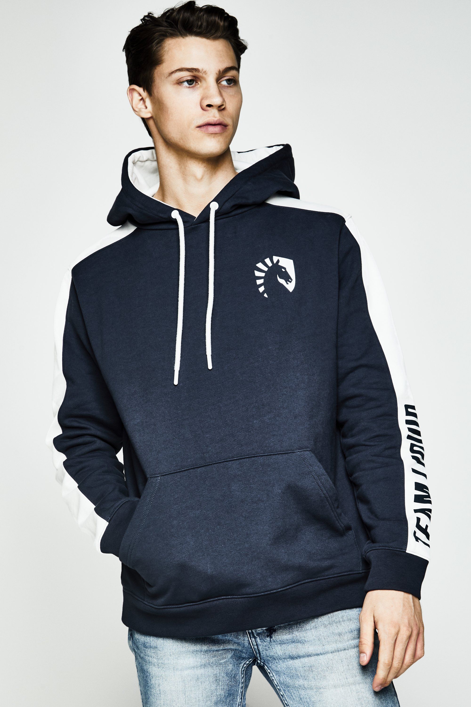 Liquid Color Blocking Hoodie.
Источник: Team Liquid