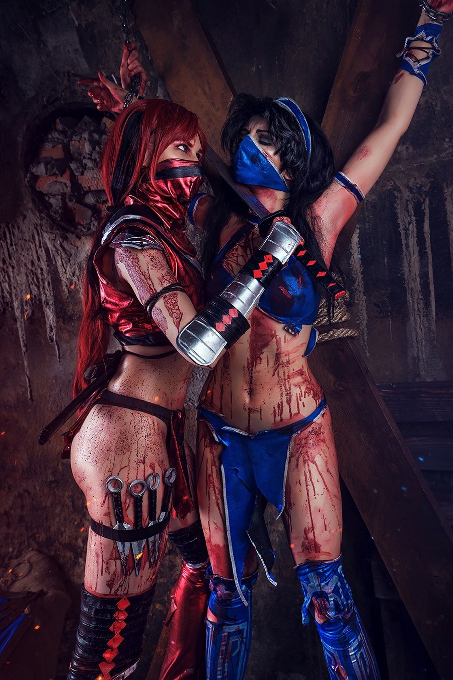 Косплей на Китану и Скарлет из Mortal Kombat. Косплей на Китану: AGflower. Косплей на Скарлет: Yuffie. Фотограф: Longer. Источник: vk.com/graviani