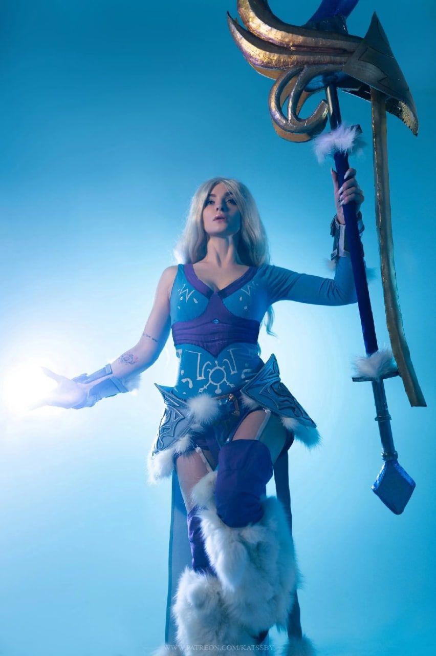 Косплей на Crystal Maiden из Dota 2. Косплеер: София Летяго. Фотограф: islen. Источник: vk.com/sansreve