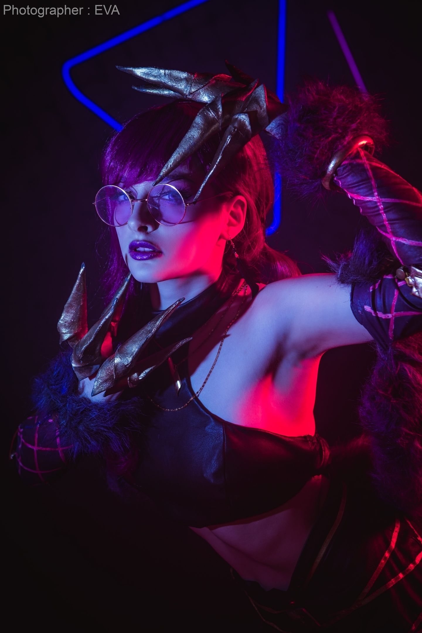 Косплей на Evelynn из K/DA. Фотограф: Ева Давыдова. Косплеер: Дарья Химэ. Источник: vk.com/eva_cosplay_photo