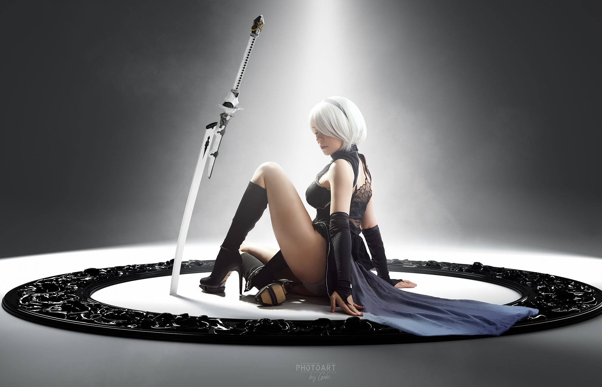 Косплей на 2B из NieR: Automata. Косплеер: Анастасия Матяш. Фотограф: Дмитрий Габдукаев. Источник: dimigabi.ru