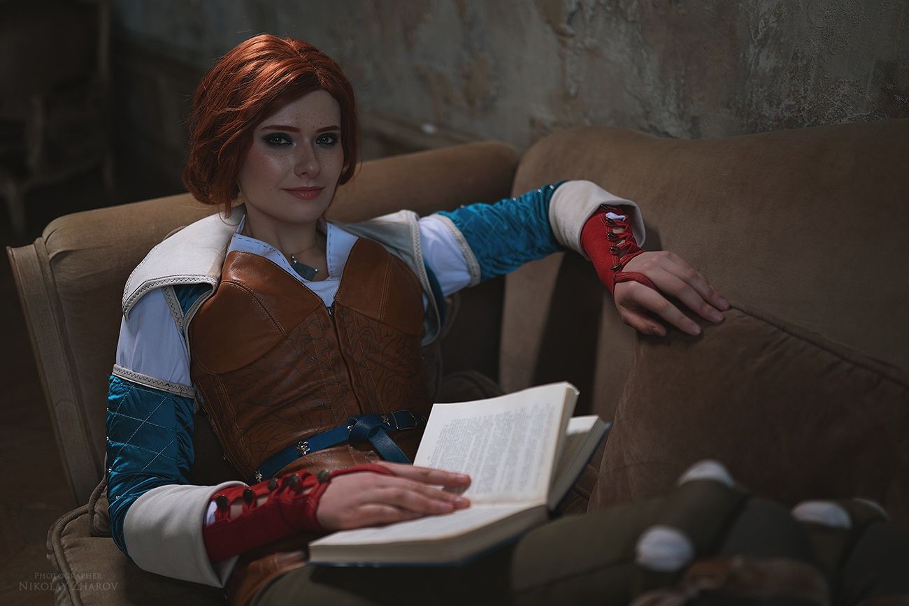 Косплей на Трисс Меригольд из The Witcher 3: Wild Hunt. Косплеер: Мирослава Ладовир. Фотограф: Николай Жаров. Источник: vk.com/nikolay_photogroup