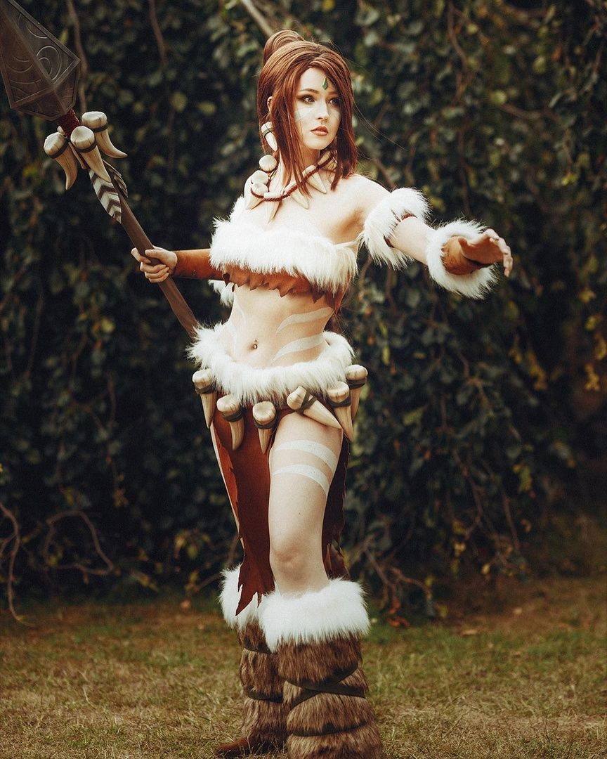 Косплей на Нидали из League of Legends. Косплеер: cheesu_cosplay. Фотограф: fotostegnitz.