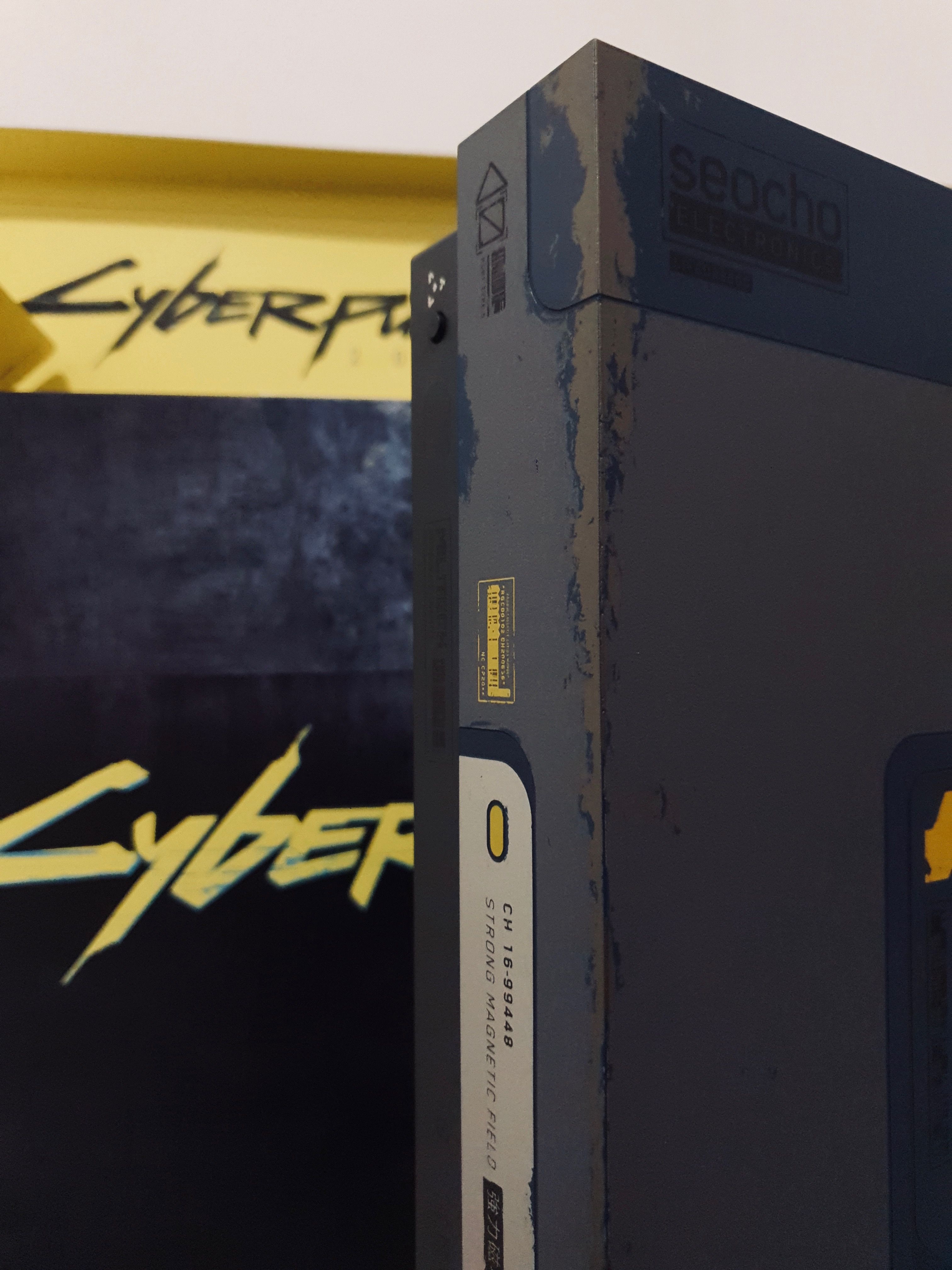 Xbox One X в стиле Cyberpunk 2077. Источник: reddit