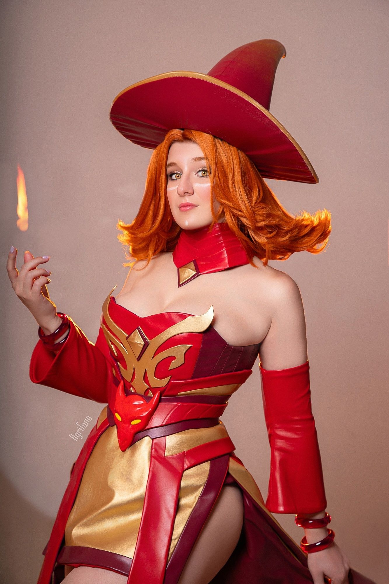 Косплей в нижнем белье на Lina из Dota 2. Косплеер: Agrifano. Источник: vk.com/club229713169.