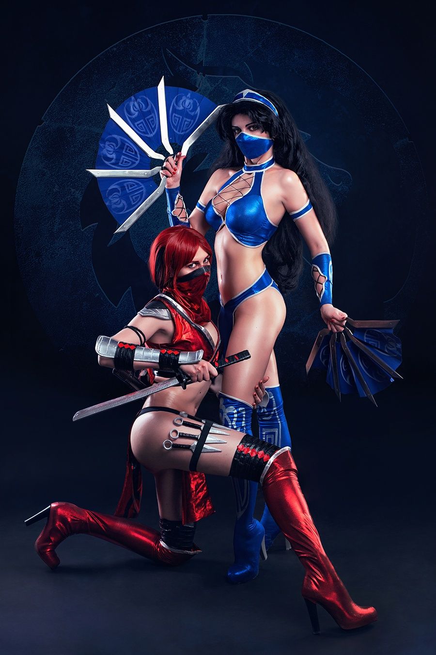 Косплей на Китану и Скарлет из Mortal Kombat. Косплей на Китану: AGflower. Косплей на Скарлет: Yuffie. Фотограф: Longer. Источник: vk.com/graviani