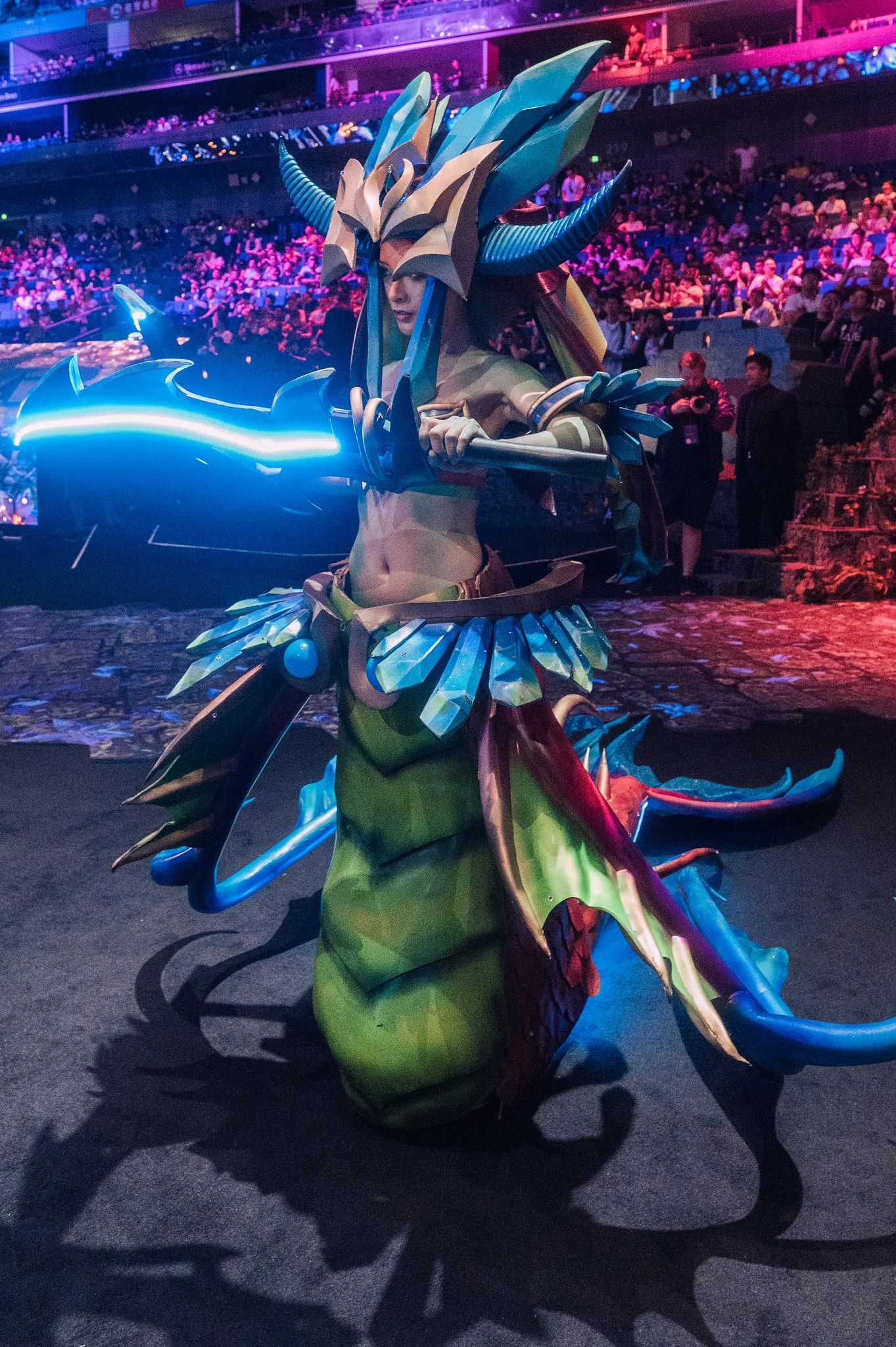 Косплей на Naga Siren. Косплеер: Naiyu. Источник: flickr.com/photos/dota2ti/48610932876/