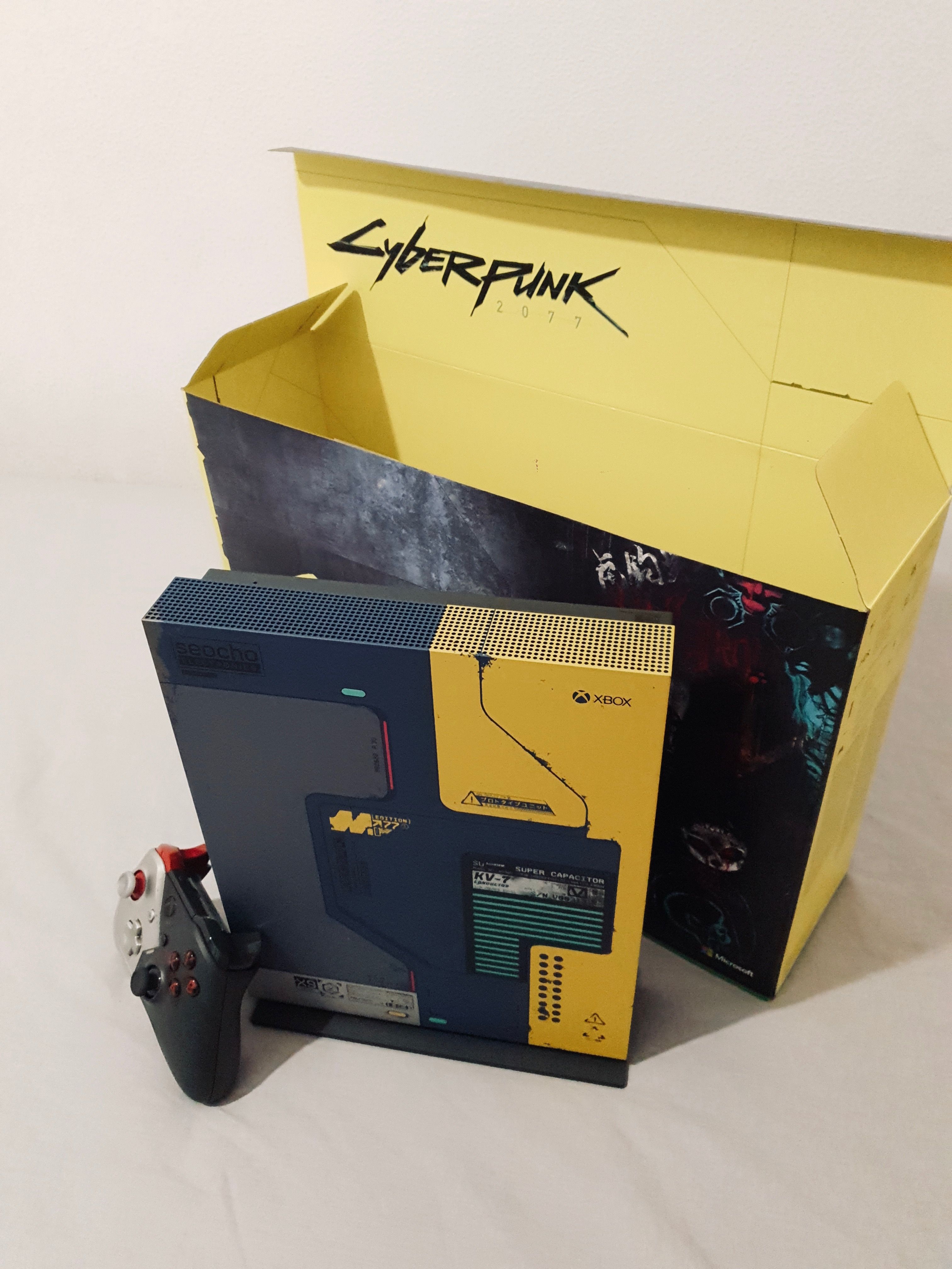 Xbox One X в стиле Cyberpunk 2077. Источник: reddit