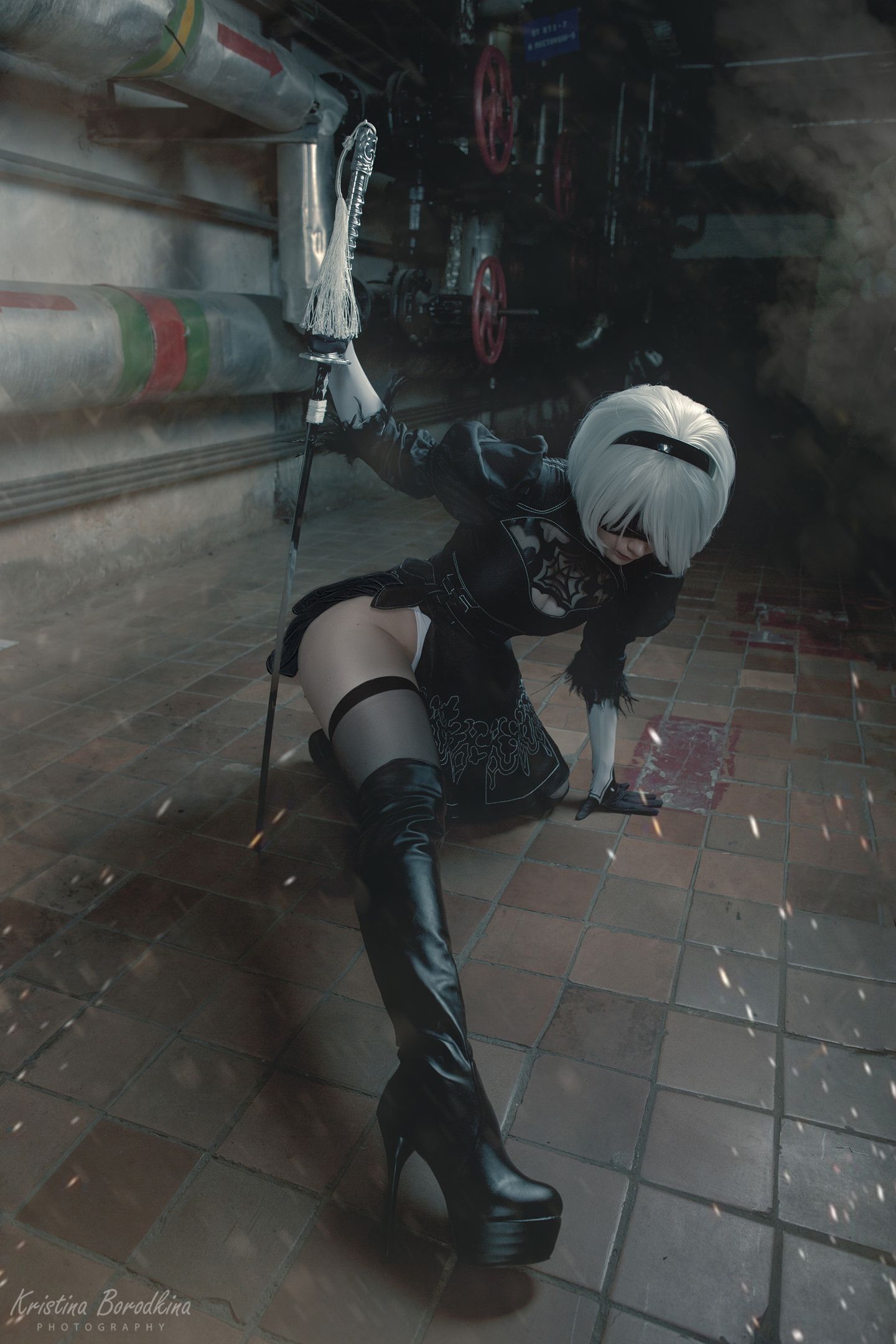 Косплей на 2B из NieR: Automata. Косплеер: Вера OICHI Андреева. Фотограф: Кристина Бородкина. Источник: vk.com/oichidream