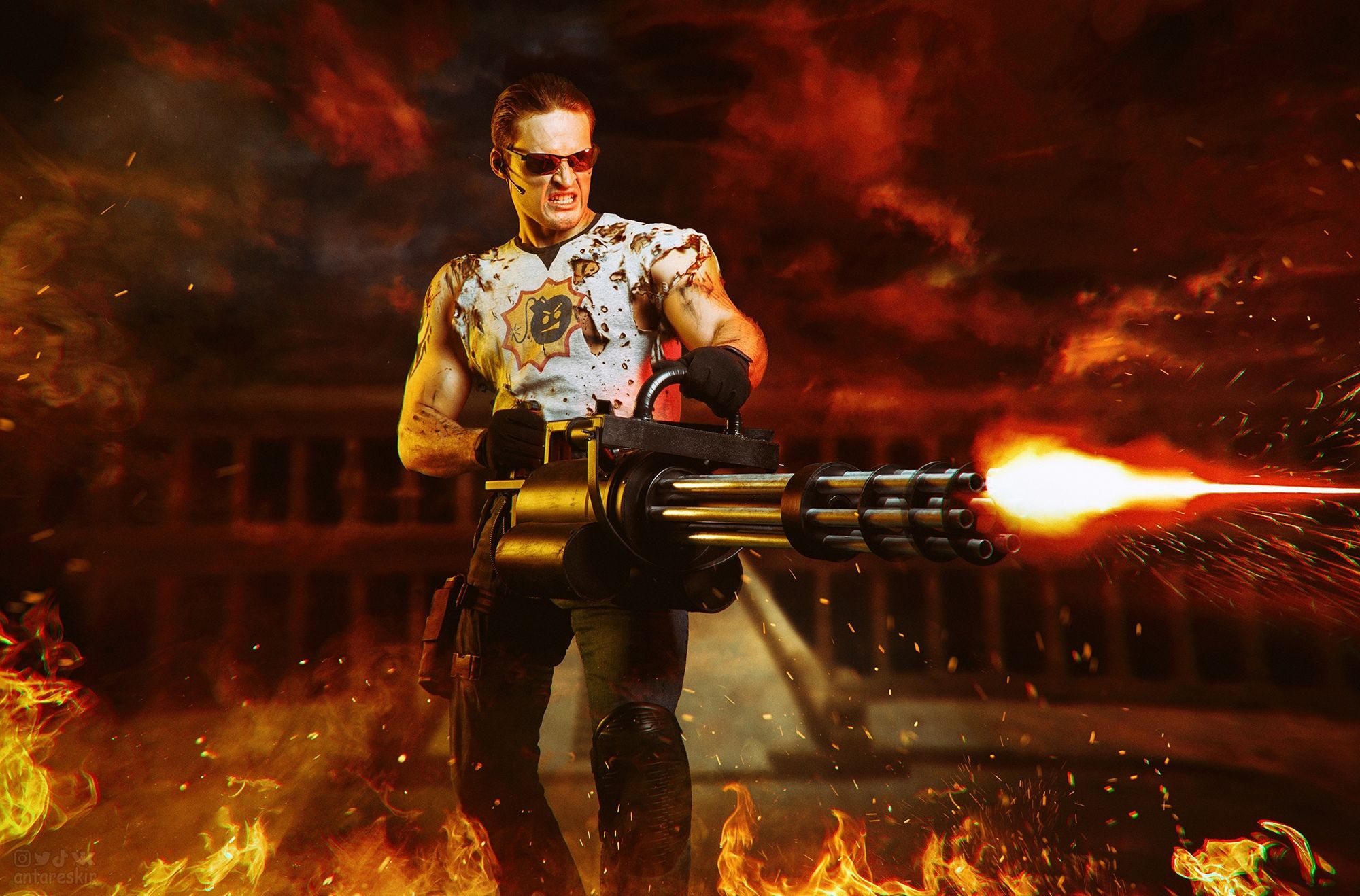 Мужской косплей на Сэма Стоуна из Serious Sam 3: BFE. Косплеер: Кирилл Подскрёбкин. Фотограф: Евгений Накрышский. Источник: vk.com/antareskir