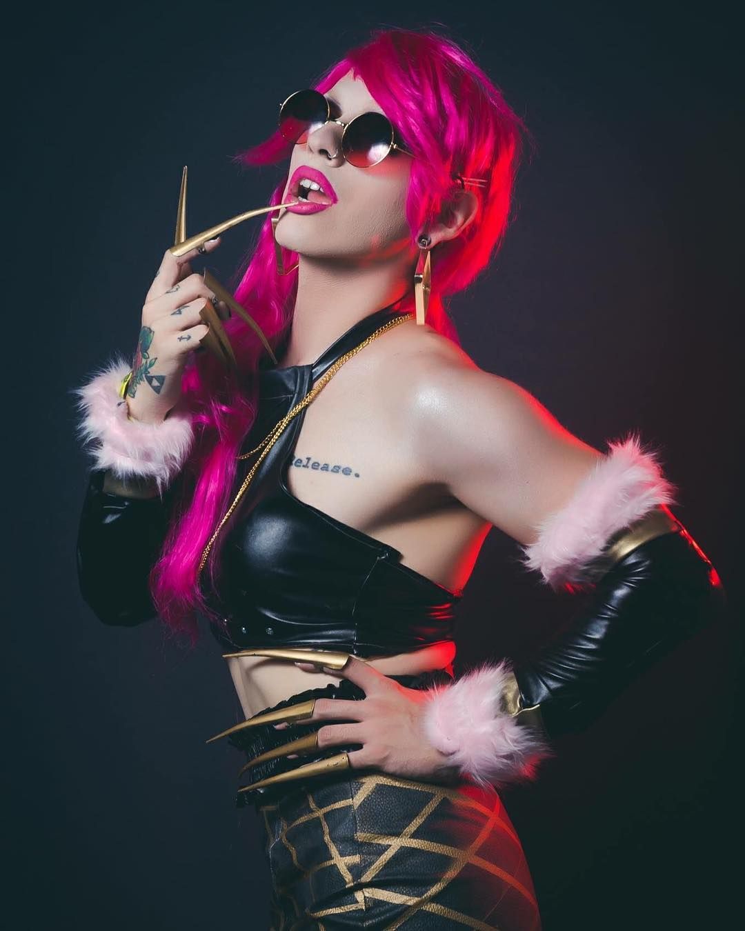 Косплей на Evelynn. Модель: Эстанислао Фернандес. Источник: instagram.com/dyhzy/