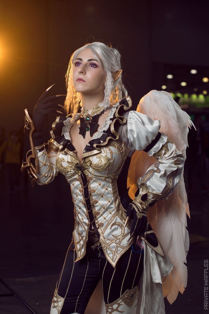 Косплей на камаэля из Lineage II. Модель: Роксолана Ридель. Источник: vk.com/roxolanacosplay