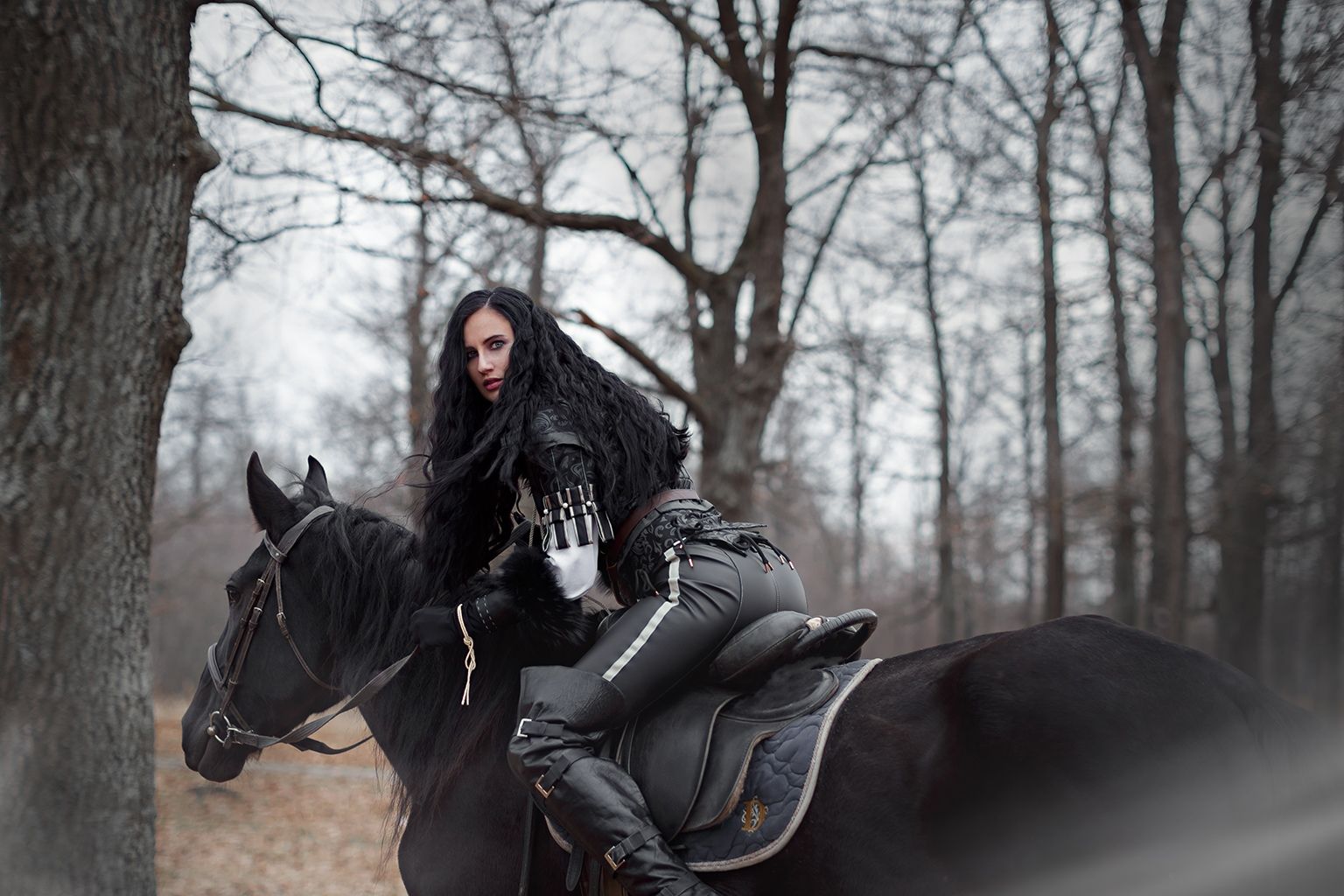 Косплей на Йеннифэр. Косплеер: Saint Hysteria. Фотограф: Елена Весания. Источник: vk.com/elena_vesania